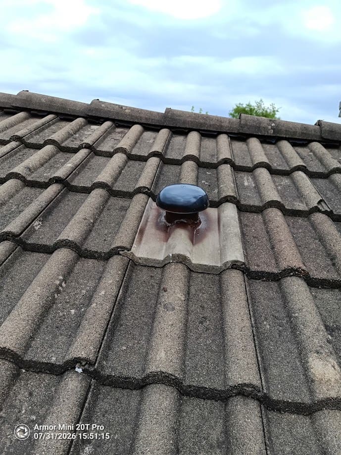 Sortie de toit de ventilation intégrée à la couverture