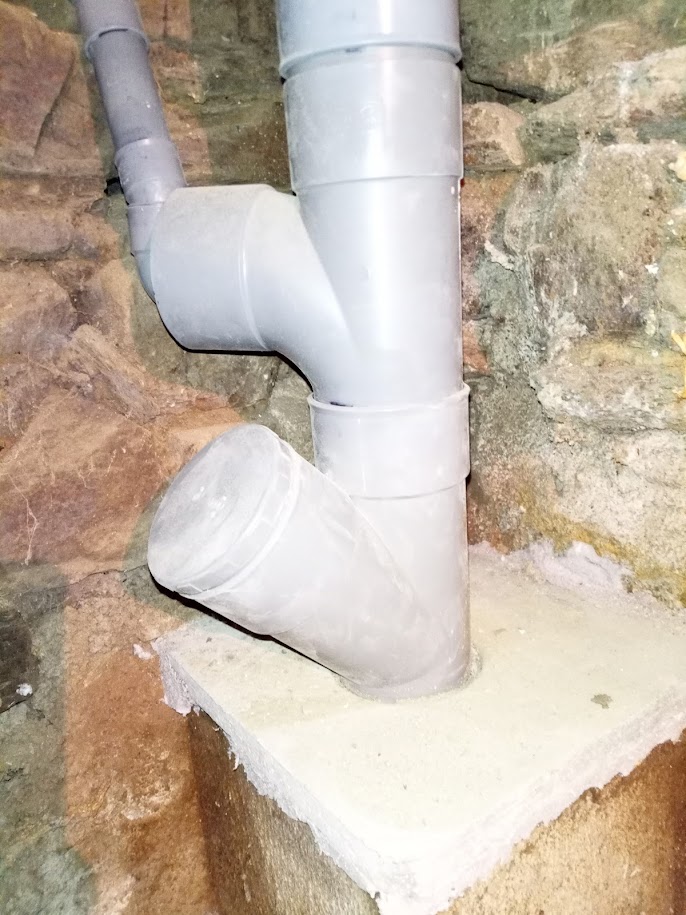 Raccordement plomberie PVC en cave