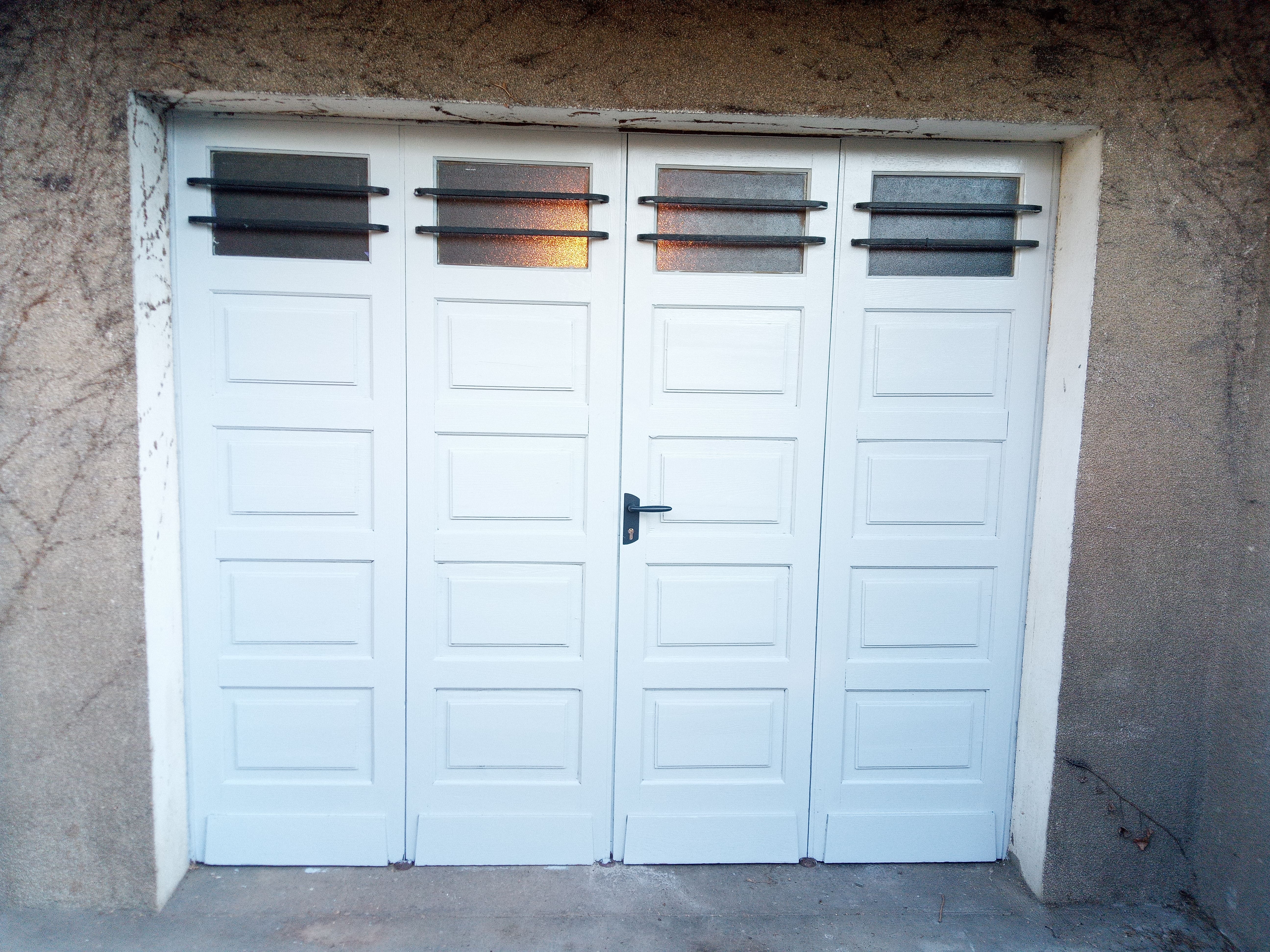 Pose porte de garage bois PMN Renov